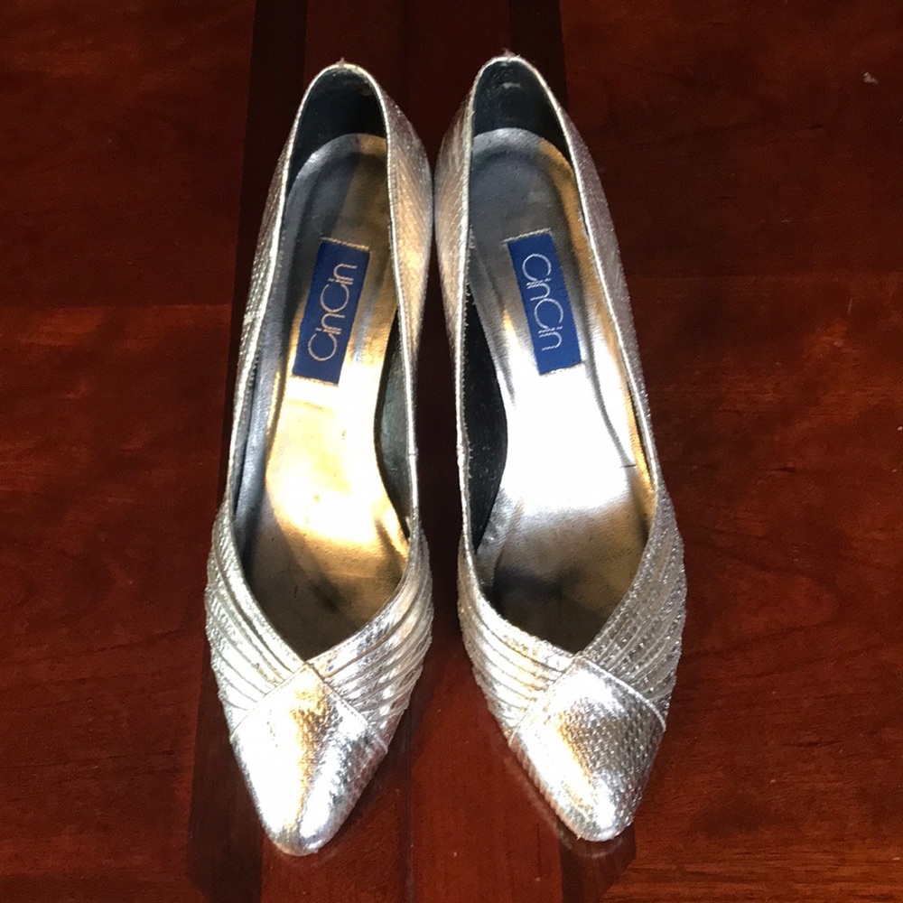VTG CinCin Silver Snakeskin 80’s style 3” pump